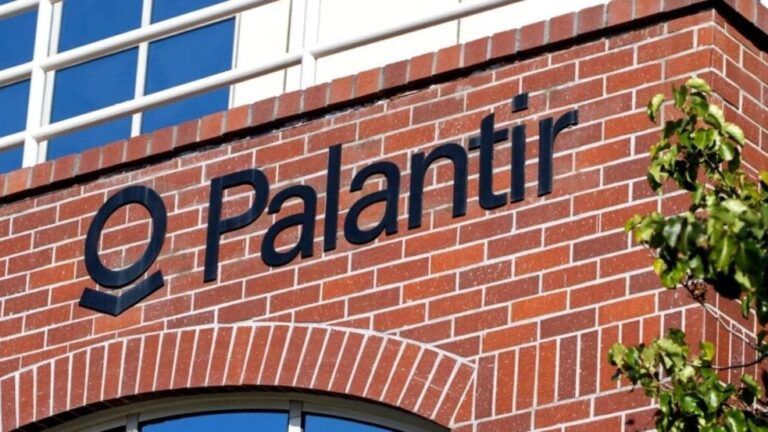 What’s Going On With Palantir Stock Monday?