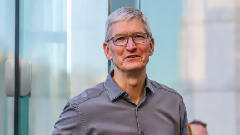 Tim Cook Dines With Donald Trump At Mar-a-Lago To Strengthen Apple’s Position As Zuckerberg And Pichai Repair Ties, While Jeff Bezos Prepares For His Turn: Report