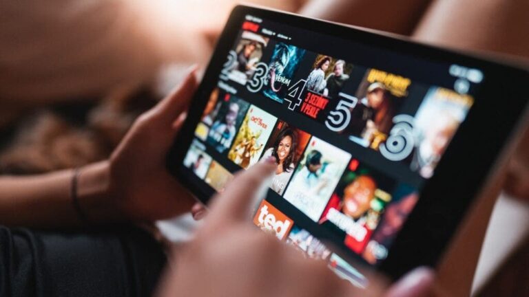 Netflix Surges Past $900. Is Stock Split On The Cards? Analyst Says Such Move ‘Wouldn’t Surprise Us’